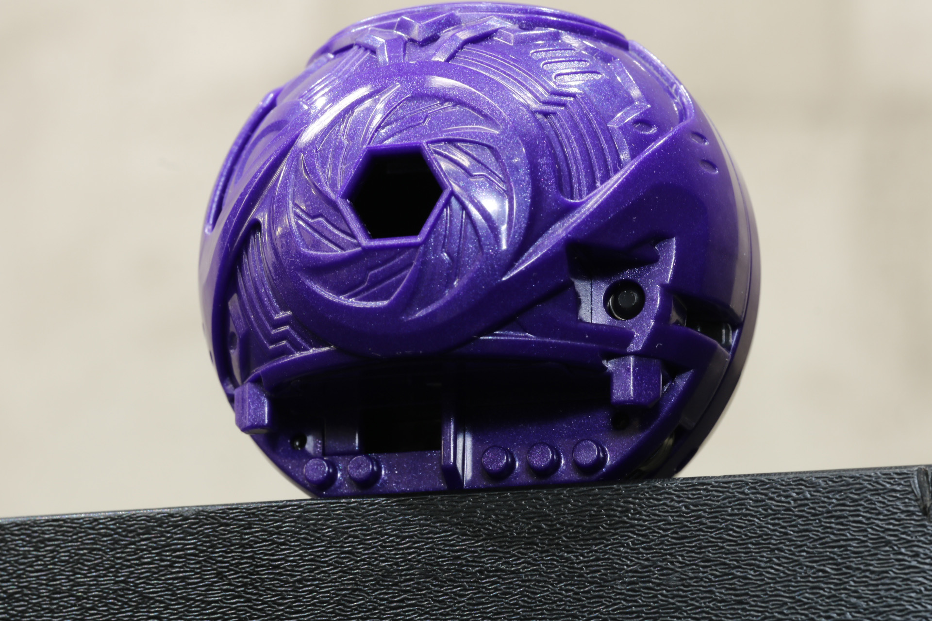 背面下部に認識ピンが設けられている。