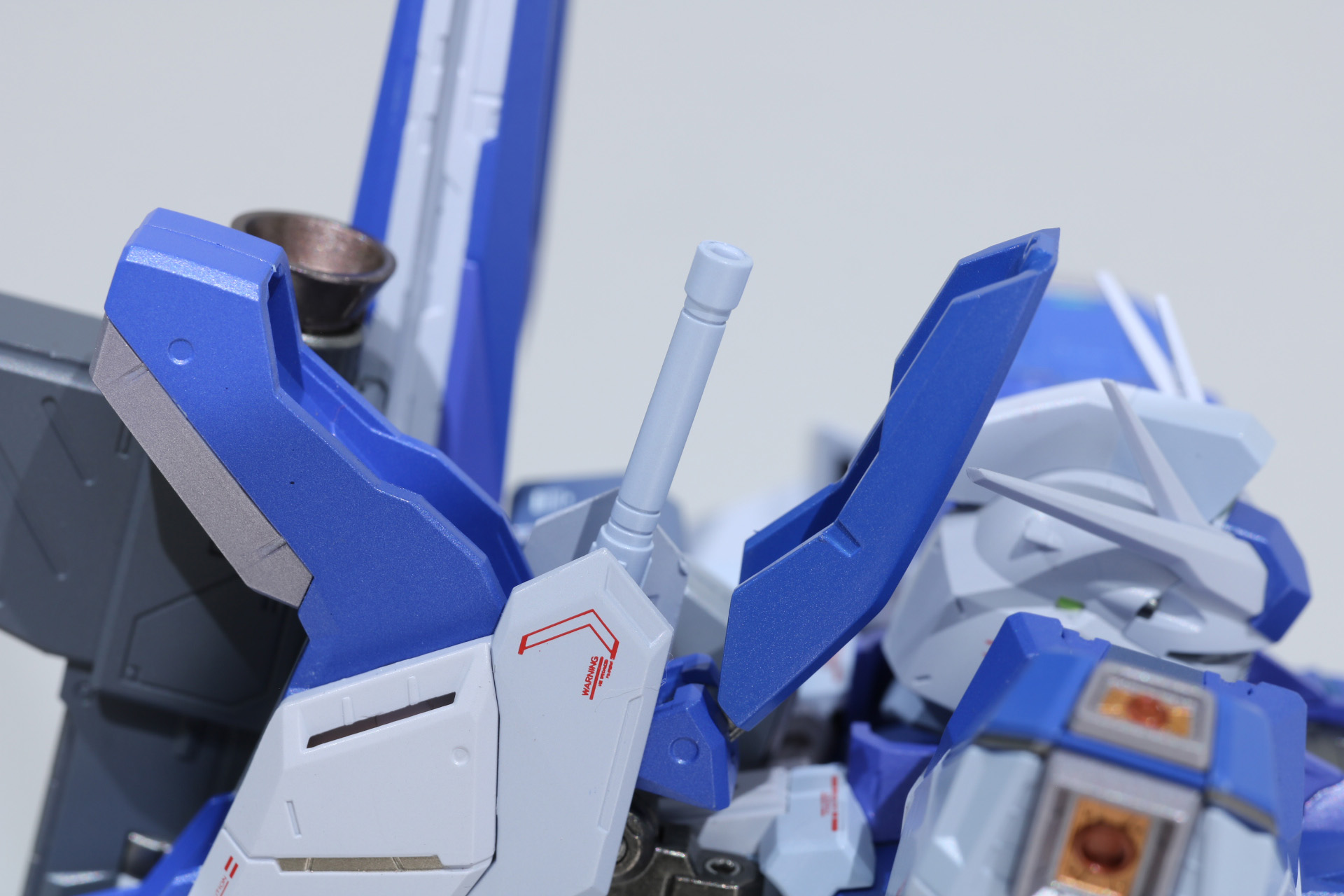 ファンネルコンテナにはビームサーベルが内蔵可能