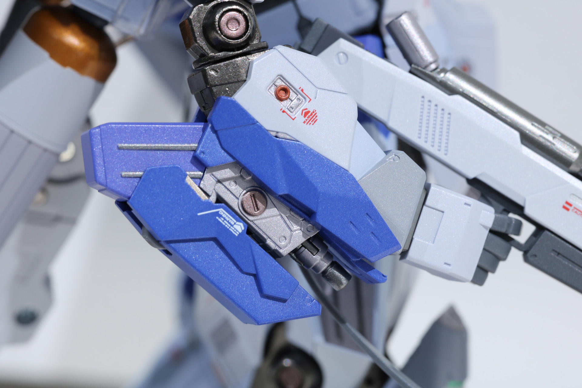 右腕部のバルカン展開ギミック