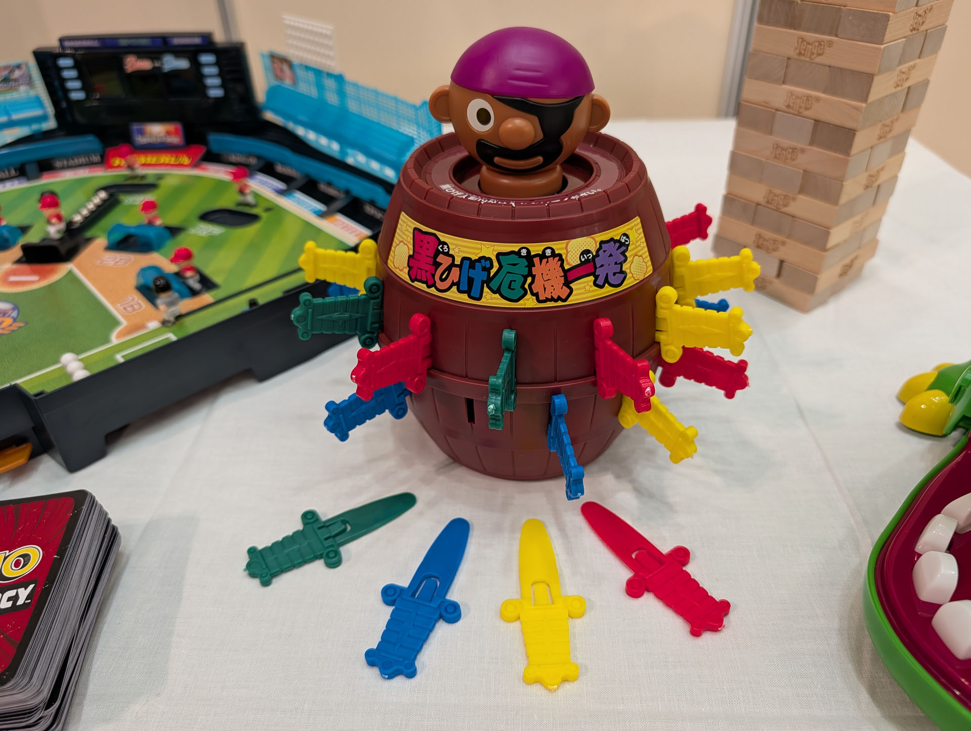 タカラトミーの「黒ひげ危機一発」