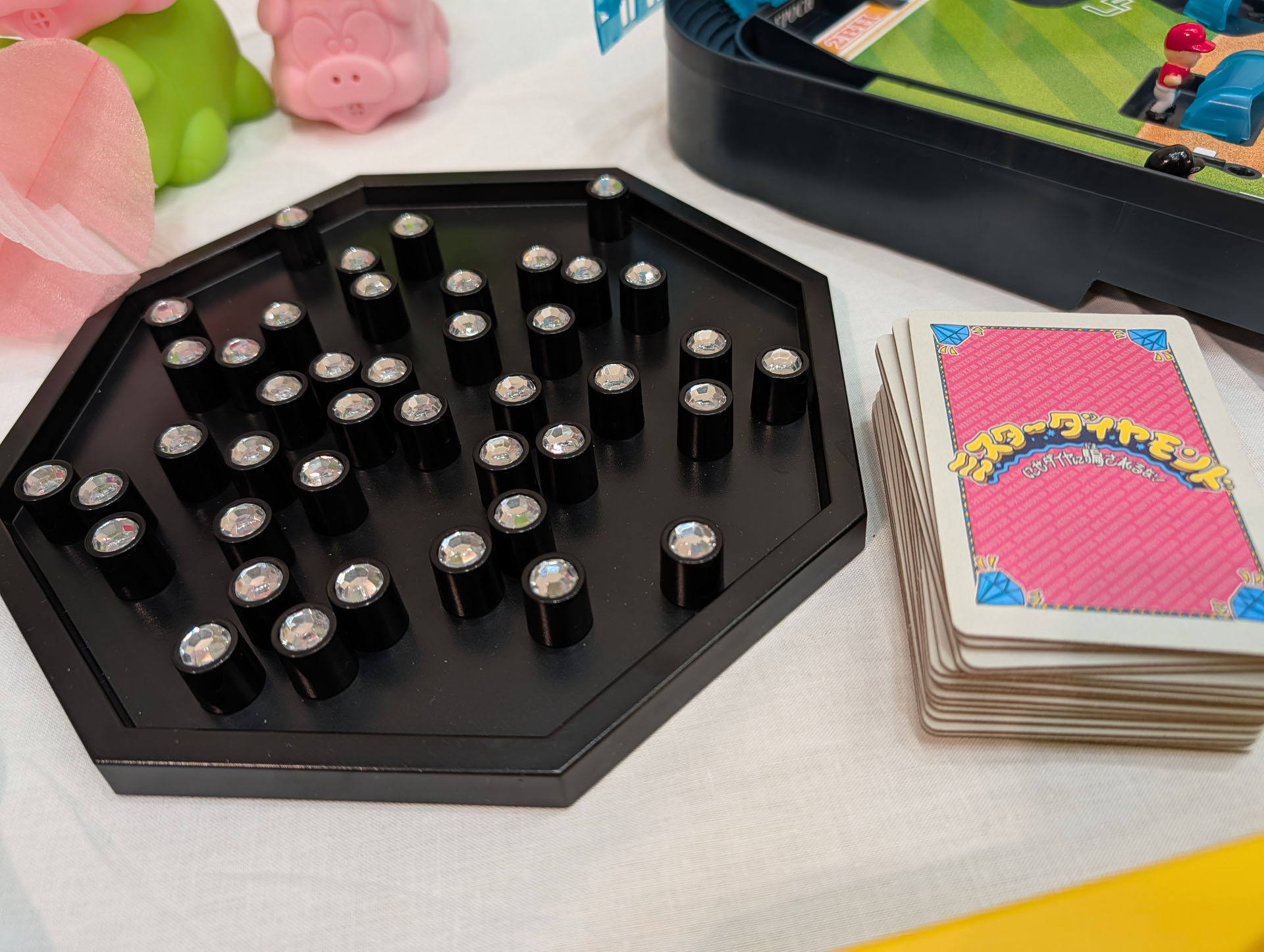 ハナヤマの「ミスターダイヤモンド」は長らく知る人ぞ知る「幻のボードゲーム」だったが、2024年、ついにハナヤマの手によりリニューアルが実現した
