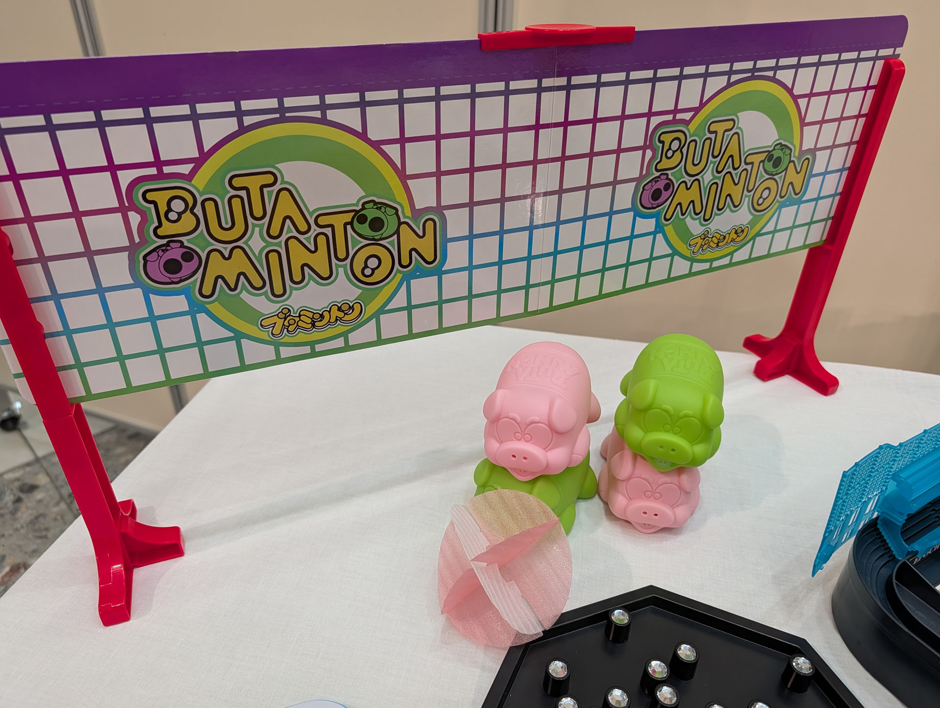 メガハウスの「ブタミントン」