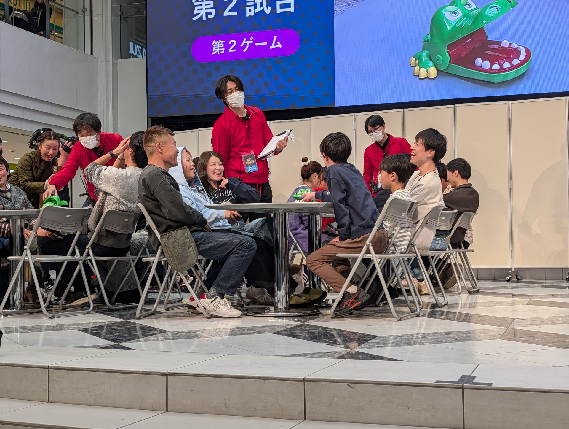 「スーパーイタイワニー」はほぼ運のゲームではあるが、誰でもわかるシンプルなルールということもあり、参加者全員が楽しそうにプレイしていた