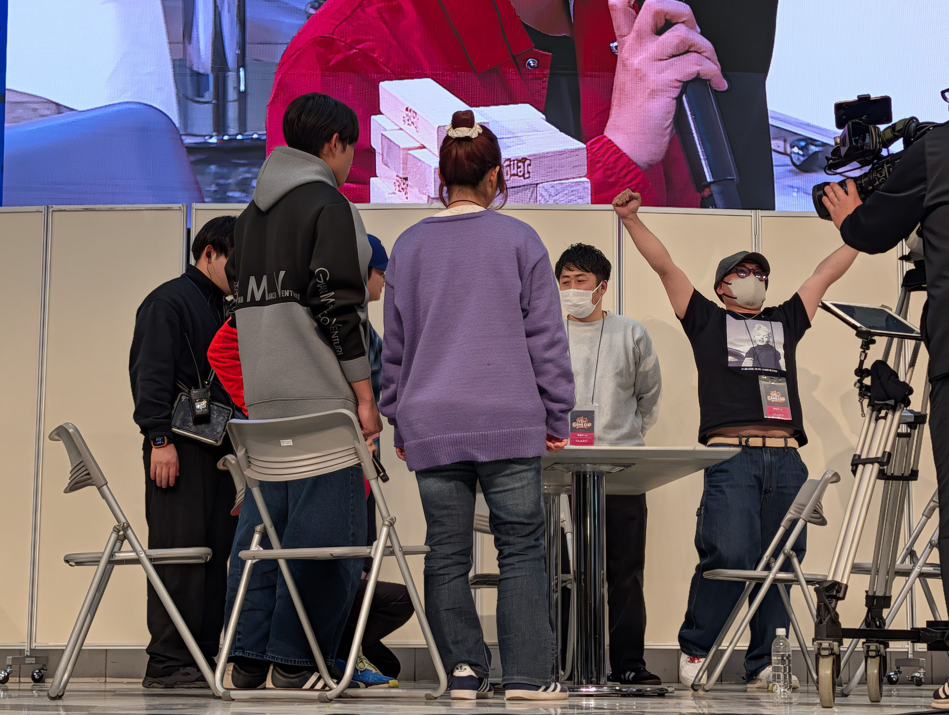 続くジェンガでは引き分けに持ち込み、なんとギリギリ「ひしんたい」が決勝に進出となった