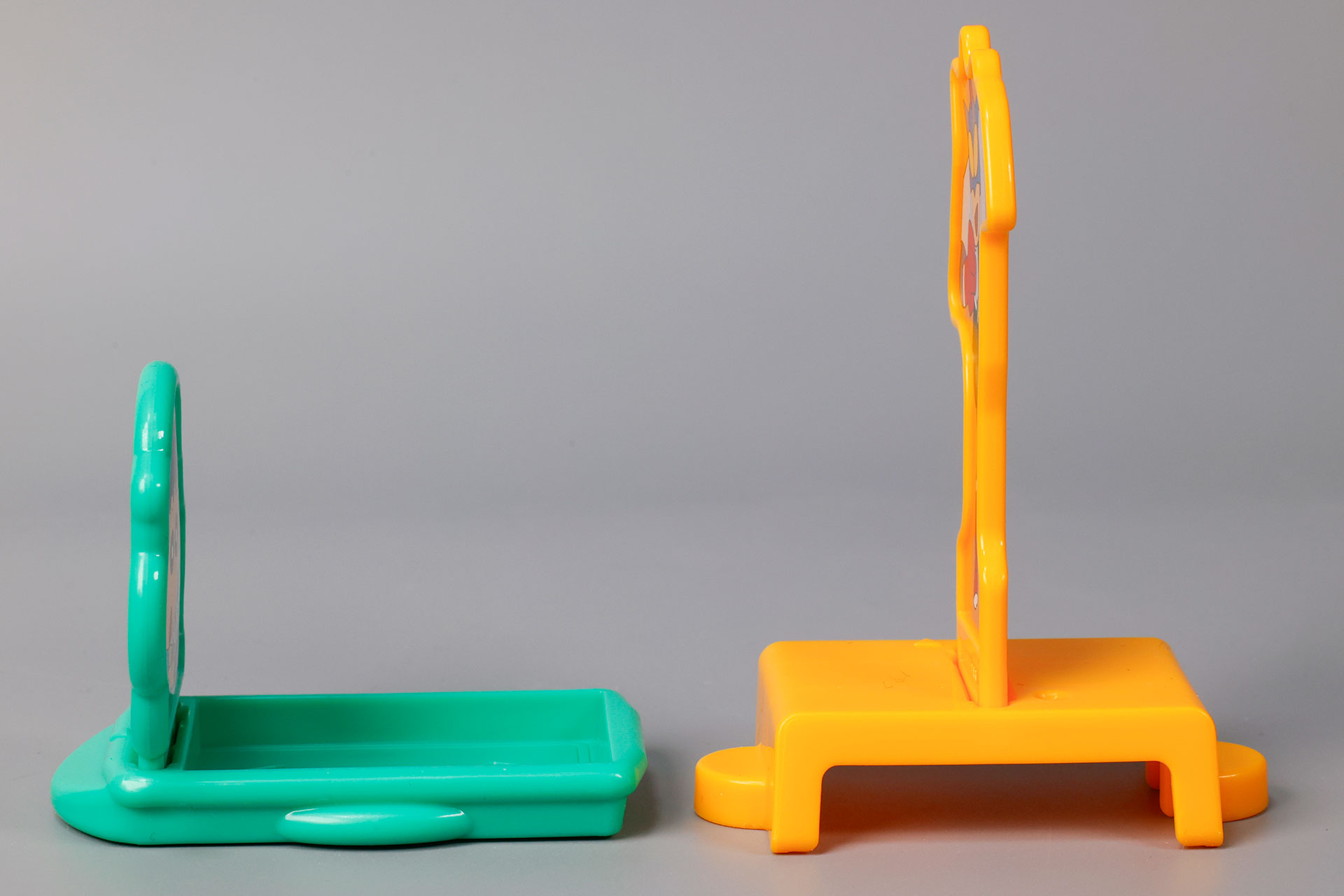 キャラクターが描かれている部分は平らだ