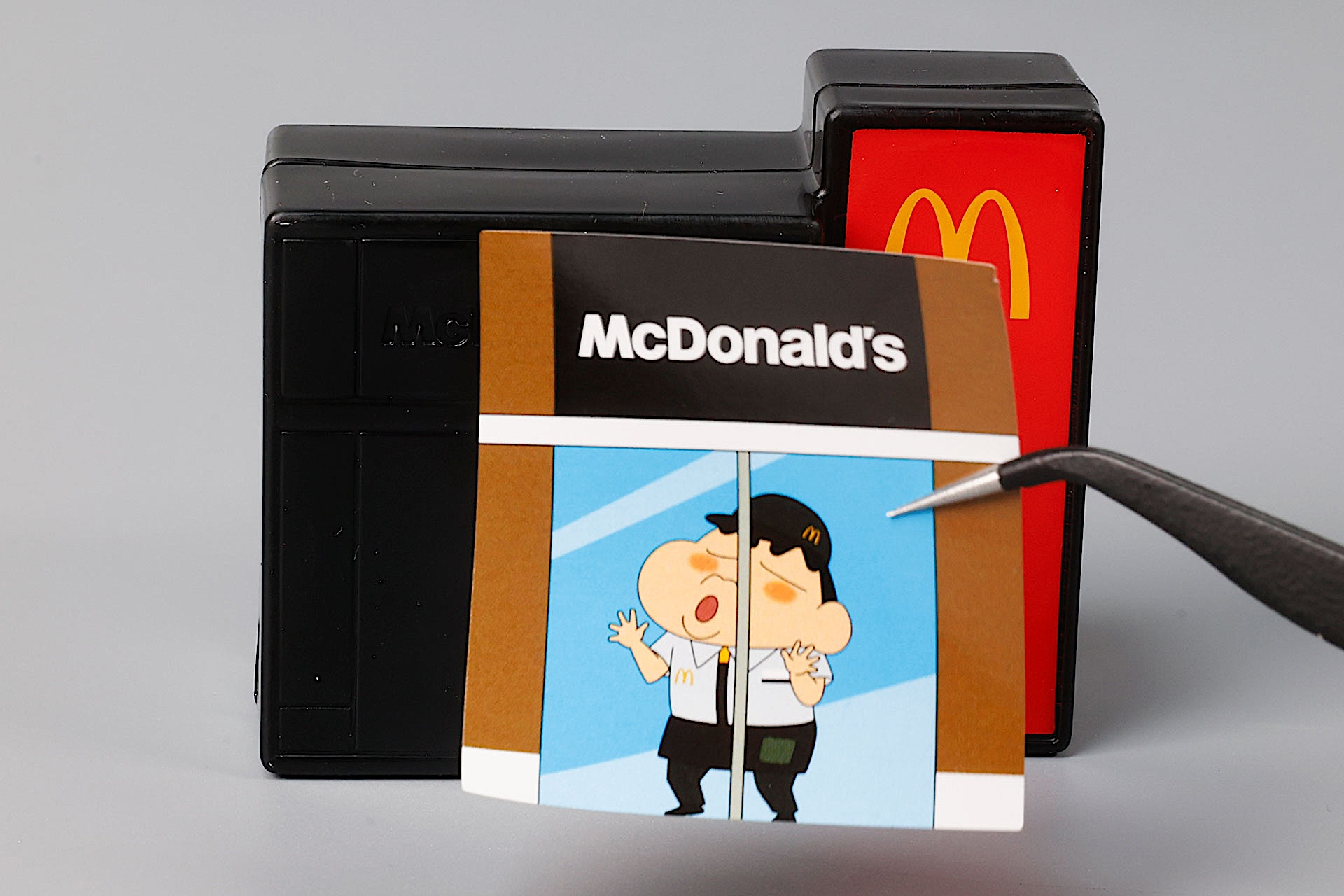 シールを貼って外観を完成させよう