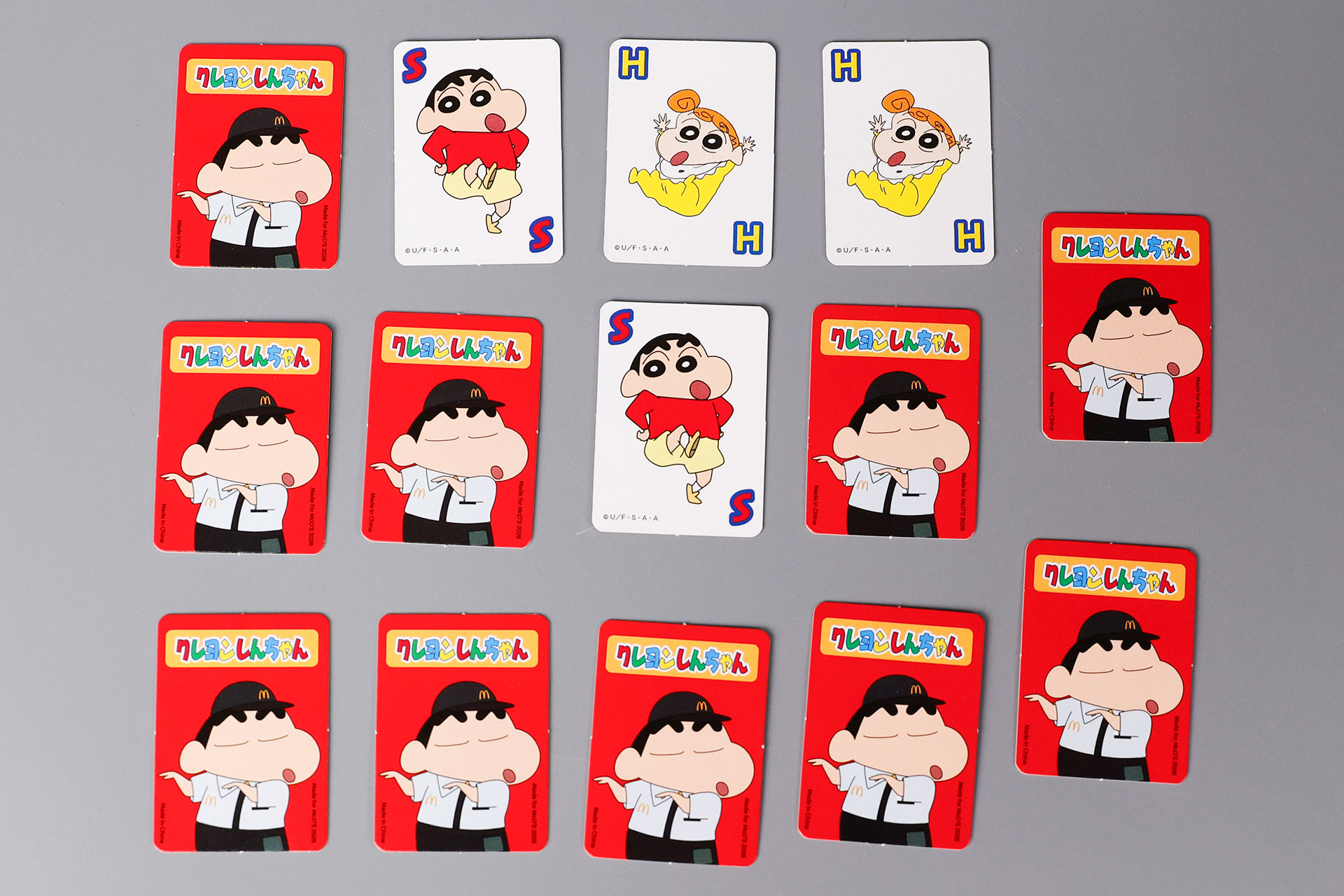 裏返して順番にめくっていき、ペアのカードを見つけ出そう