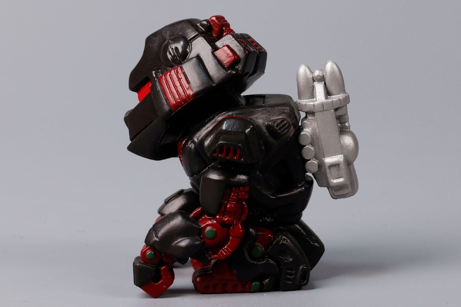 こちらは横から見た姿