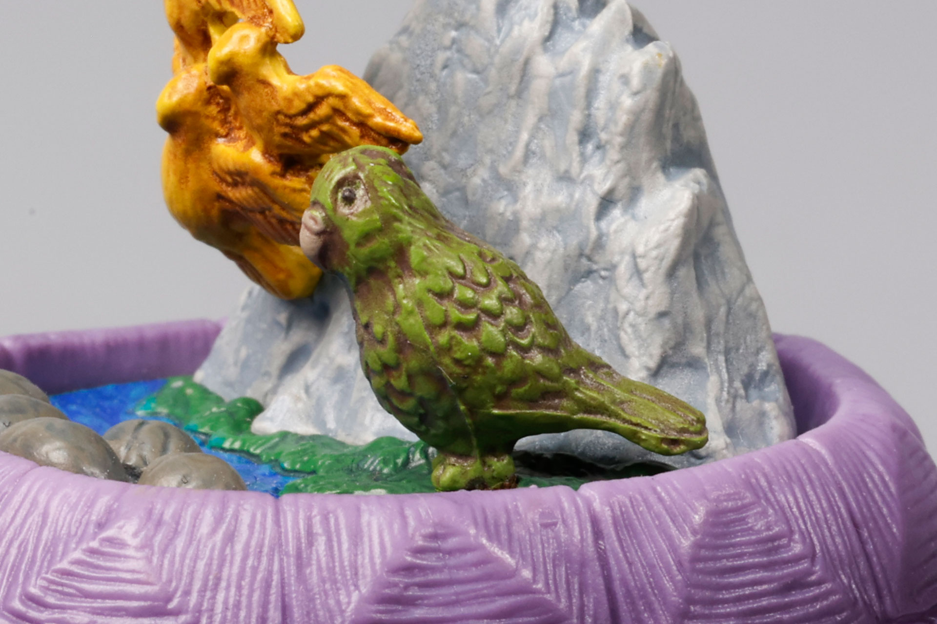 オウムのような鳥の姿も見える