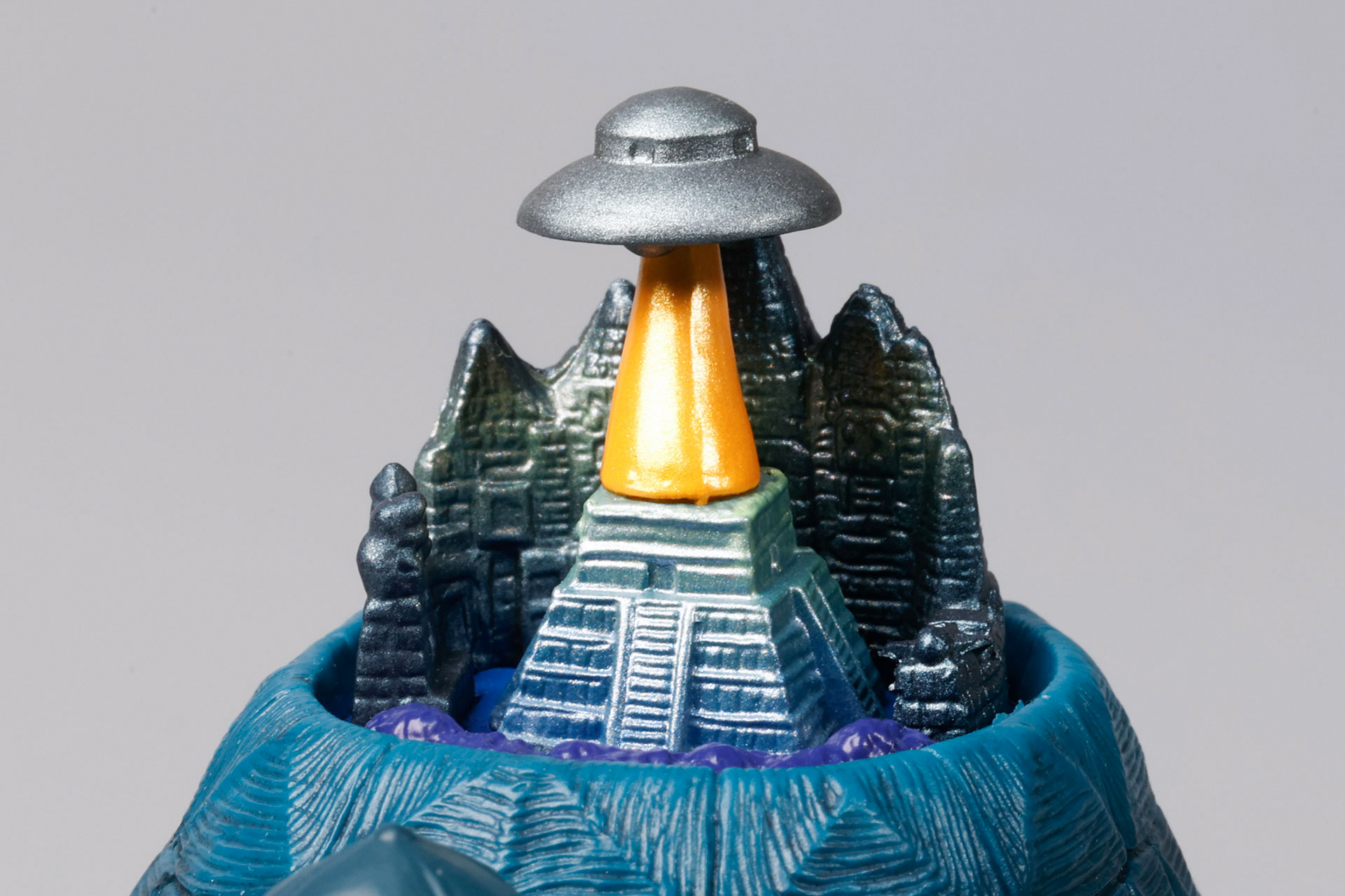 ジオラマ部分もヒンヤリとした色合いだ