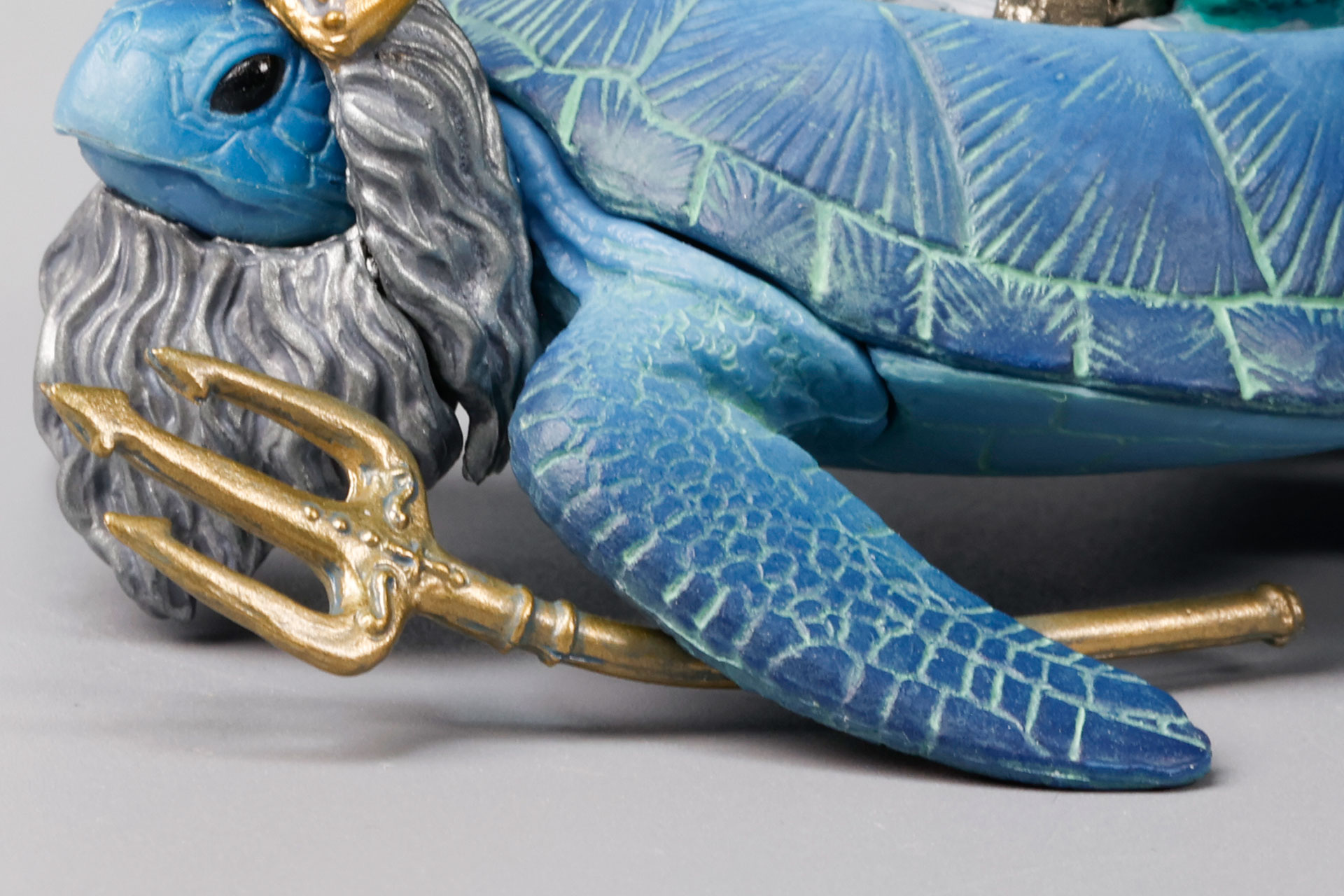 ポセイドンと同じスタイルのトライデントを持っている