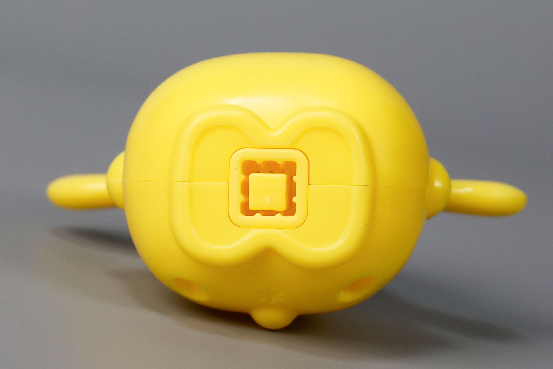 底面側には鉛筆を挿すためのポイントが用意されている