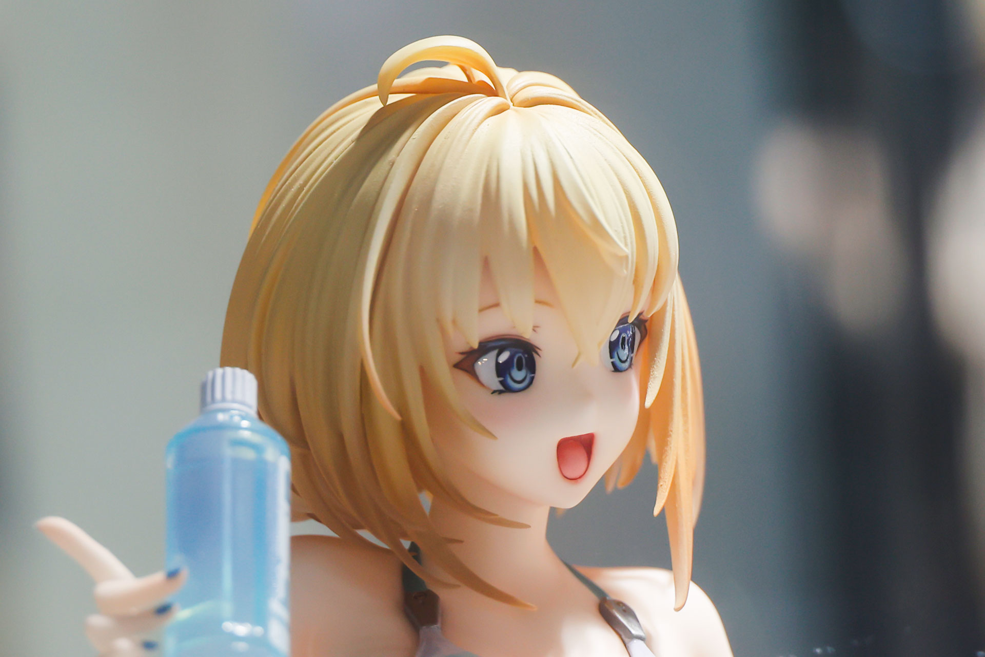 かなり大きく口を開けている