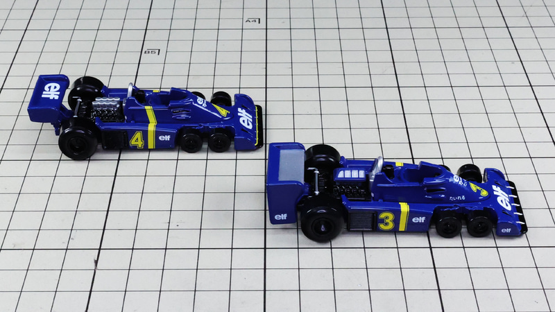 サイド：コックピット横にラインが有るか無いかの違いもあります