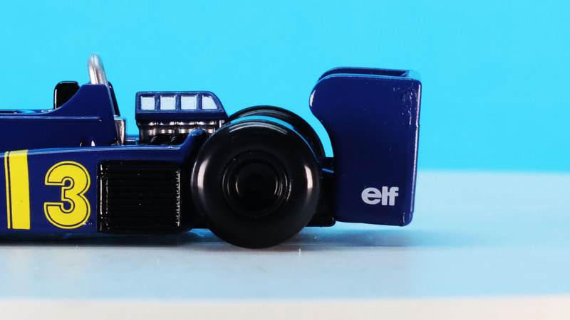 そしてフォードV8のトルクが太いリアタイヤを通して路面を蹴る！