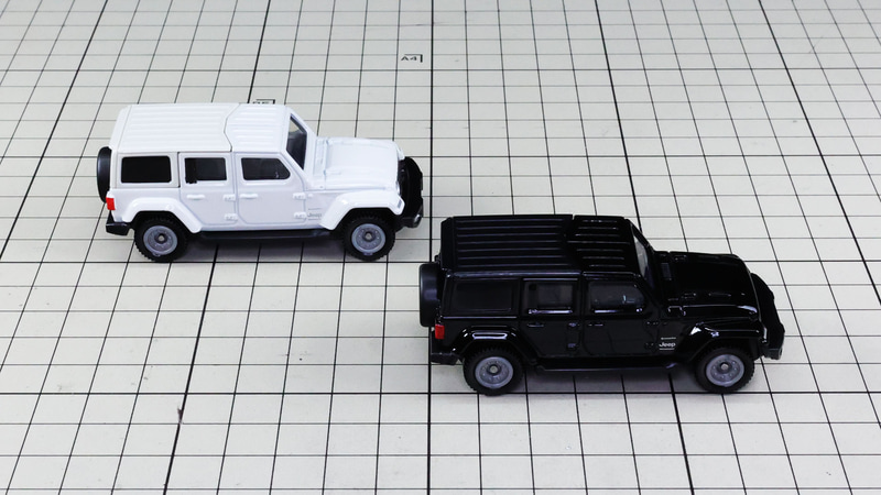 リア：悪路に備えてスペアタイヤも用意されています