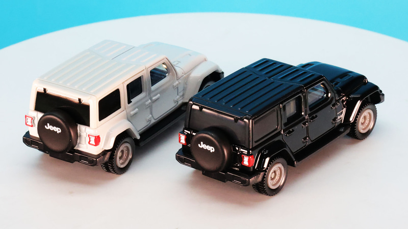 リアはまさにクロスカントリーカー・スタイル