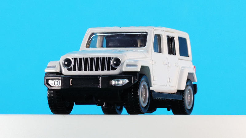 フロントの7連スロットは受け継がれてきたジープのアイコンです