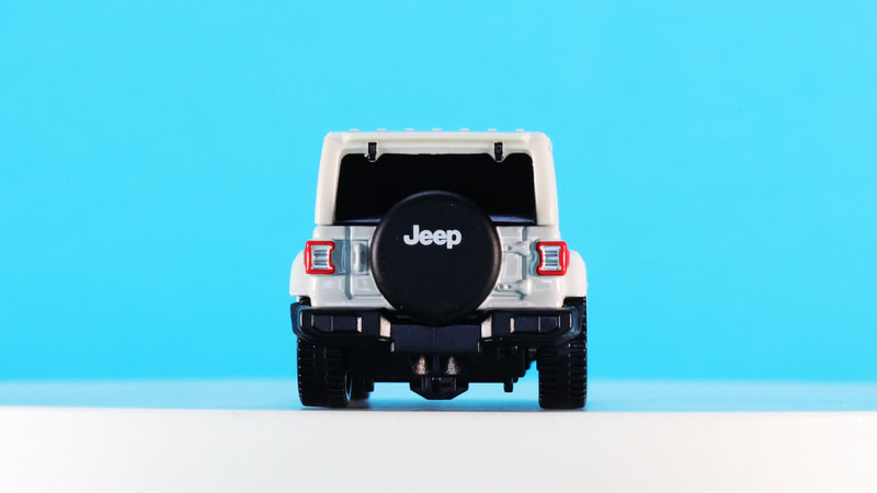 どのアングルから見てもスクエアなシルエットになります