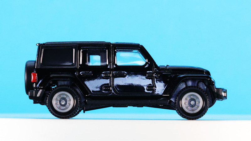 車体下面のメカニカルな構造もしっかり再現しているところにも注目！