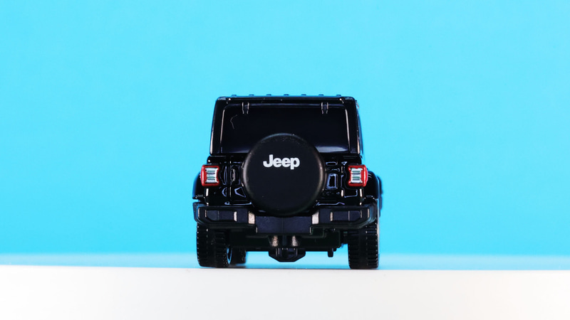 車体下面のメカニカルな構造もしっかり再現しているところにも注目！