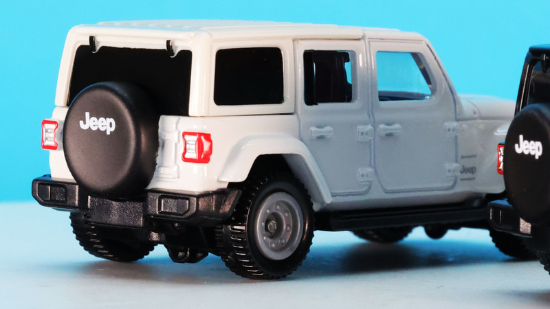 スペアタイヤはケースの状態になっています