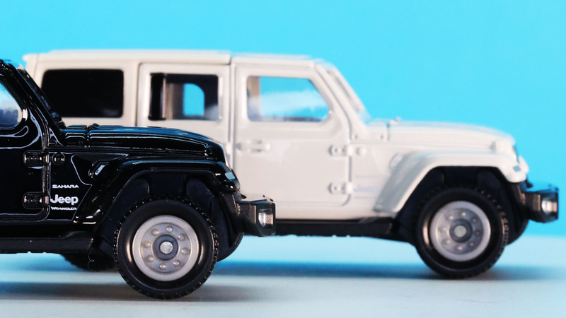 フロントバンパーの出っ張り具合がオフロードカーを思わせる大迫力！