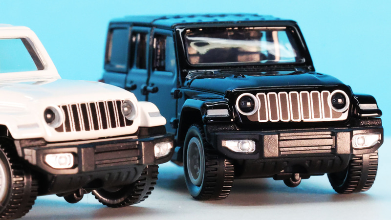 ウインカー部やフロントバンパー下部の灯火は塗装で表現されています