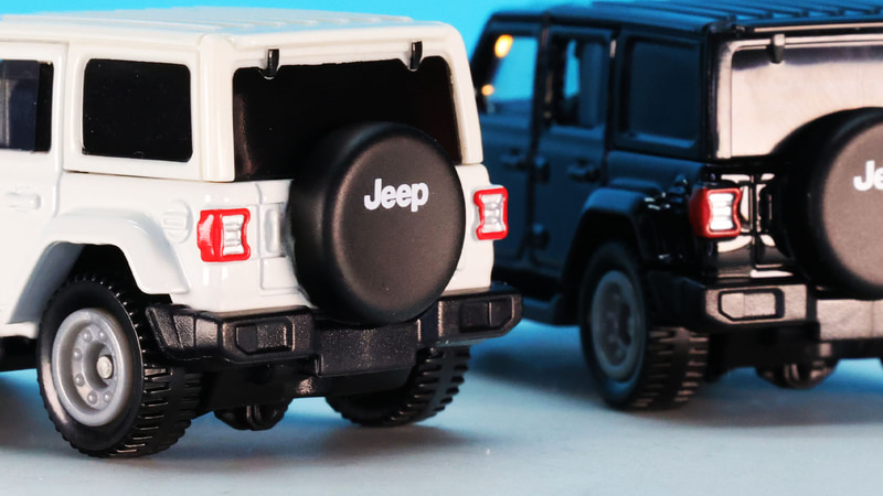 リアのコンビランプも塗装です