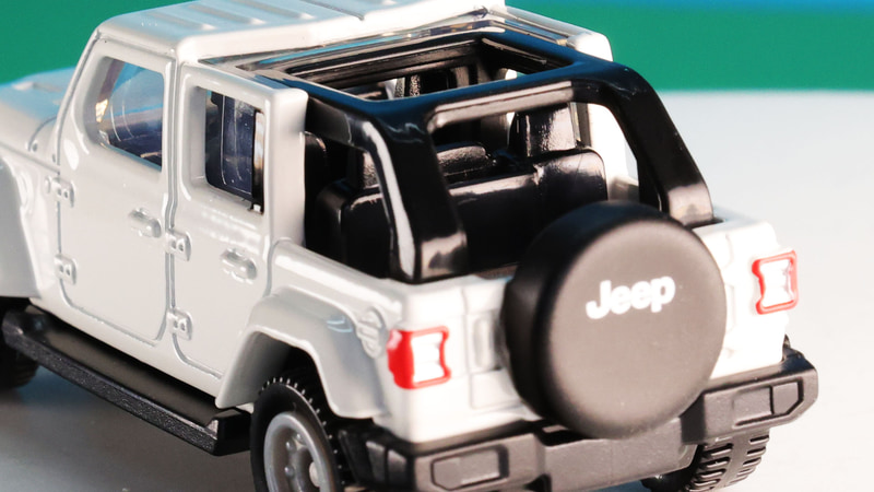 キャビン内の造形もだいぶ凝ってます