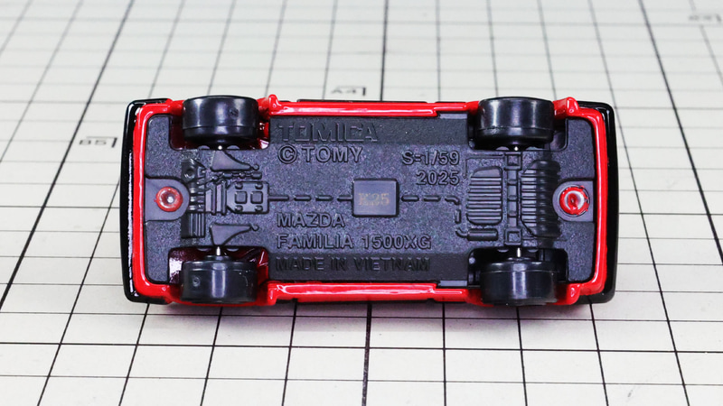 シャーシ：FF駆動方式になったファミリアのメカニズムを見ることができます