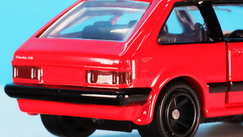 リアのコンビランプはモールドと塗装がされています