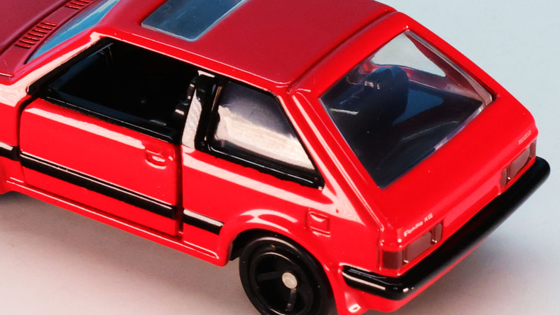 リアハッチバックドアのウインドウからも中がよく見えます