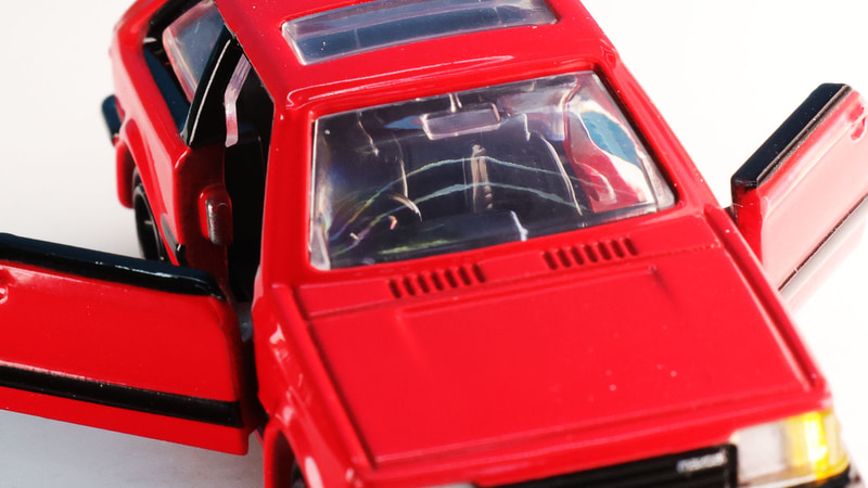 左右ウインカーはなんとクリアーパーツ！角度を変えると表情が変わります