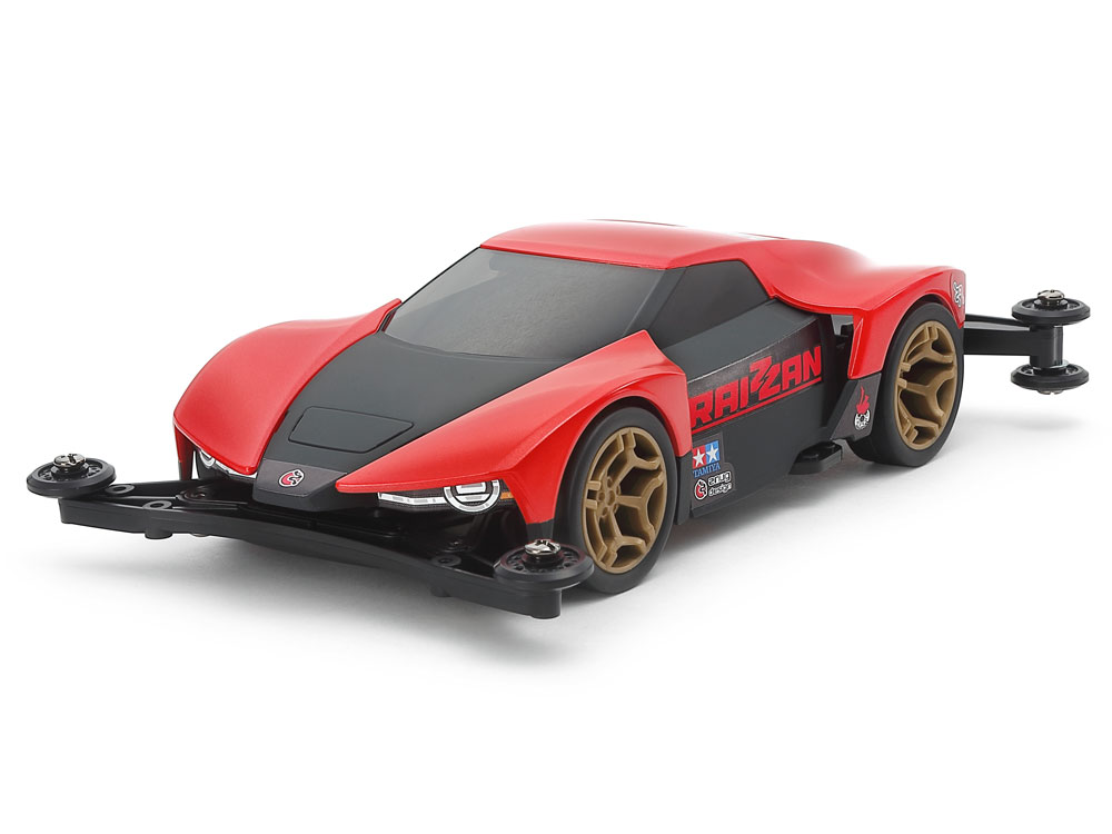 前後のバンパーは別パーツ