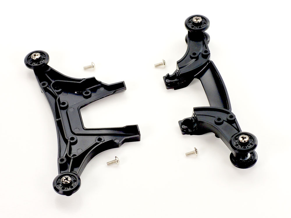 前後のバンパーは別パーツ