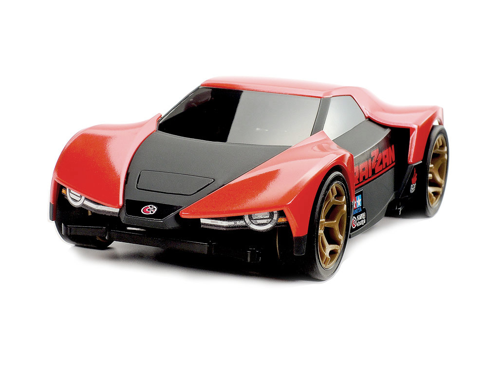 前後のバンパーを外した姿