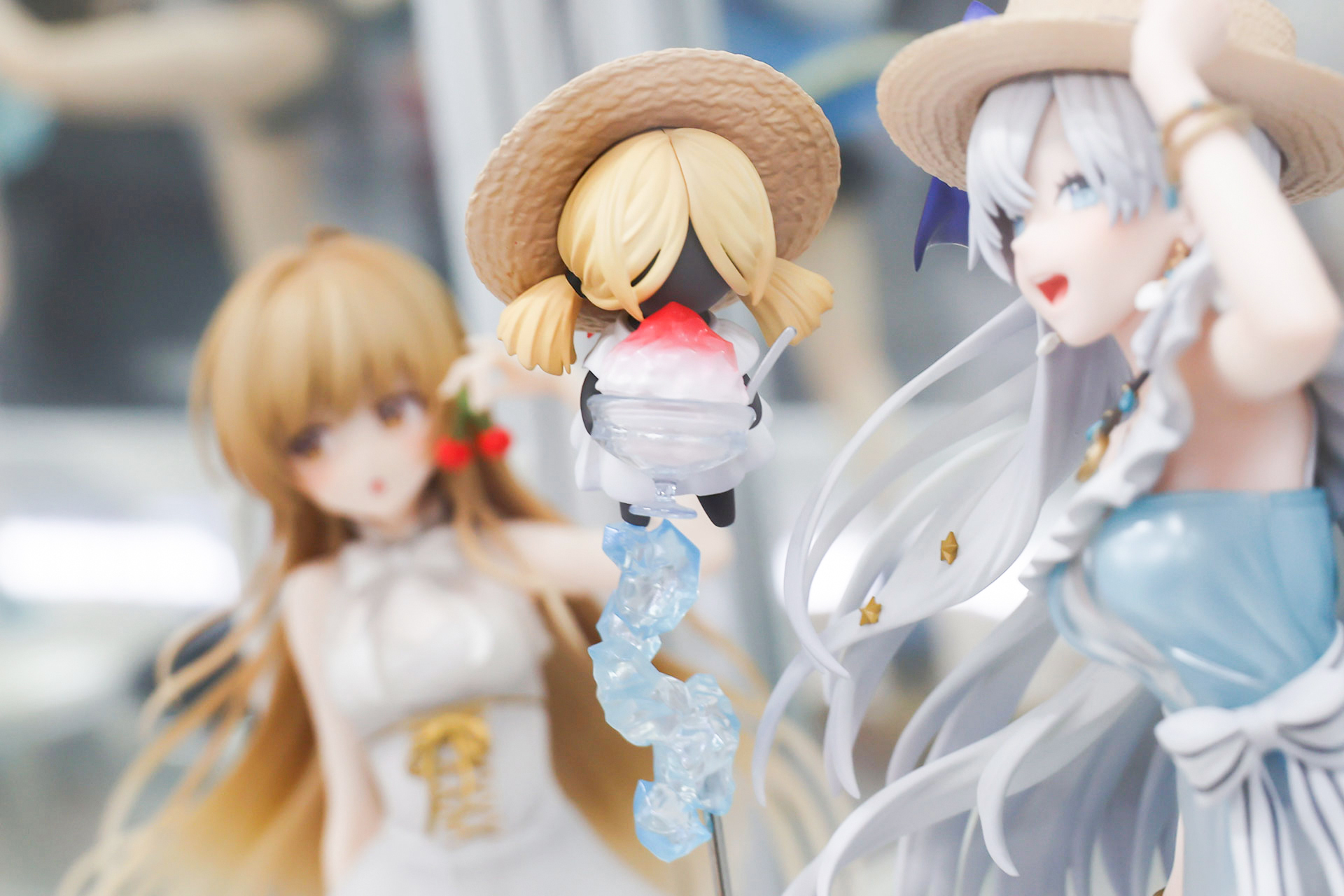 ヴィイはかき氷を手に持っている