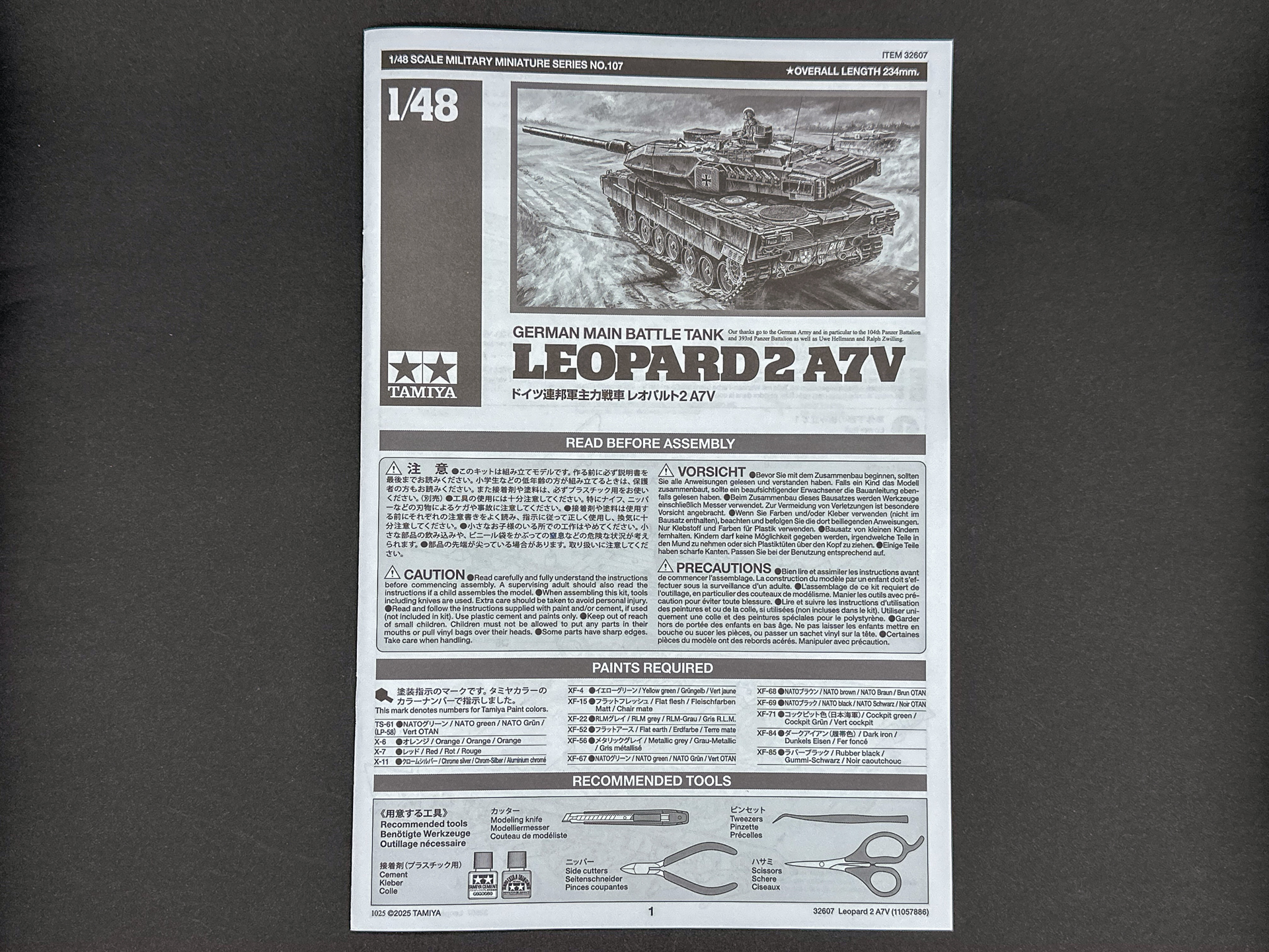 組立説明書は冊子タイプです。