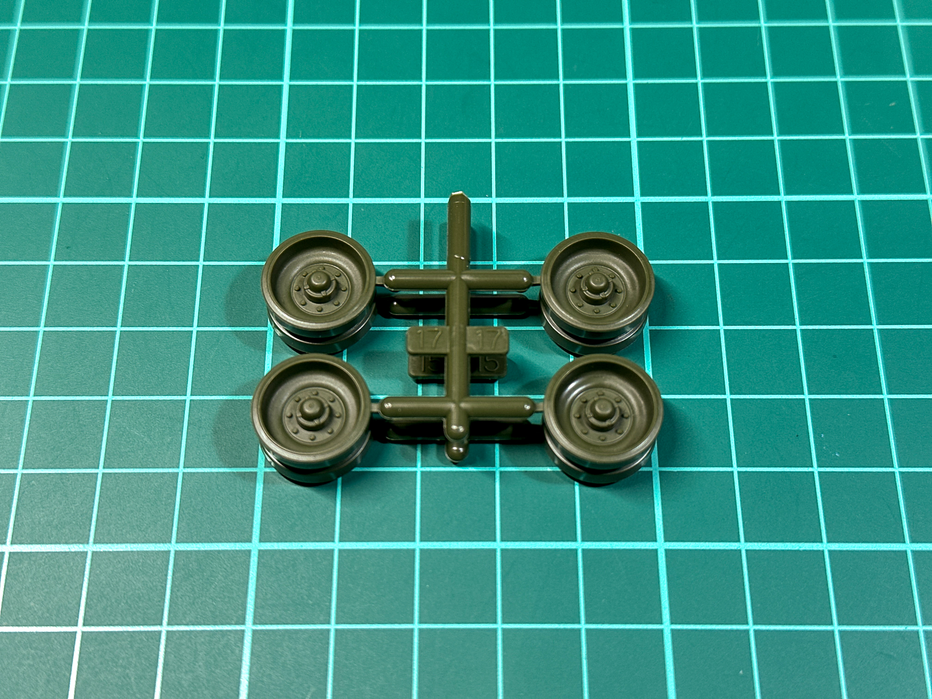 組み立て時はゲート位置が揃うため、ゲート跡の処理も簡単です。