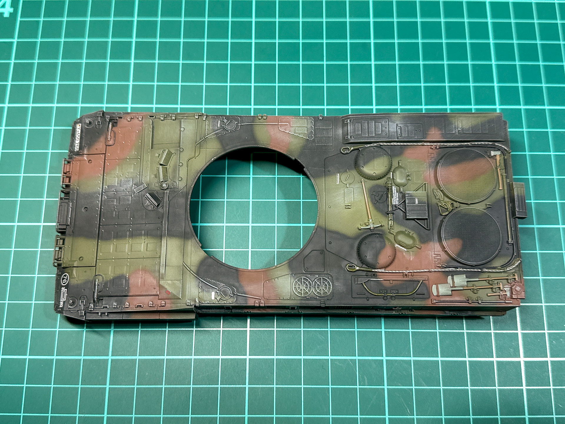 ウェザリングマスターは濃いめに塗布します。