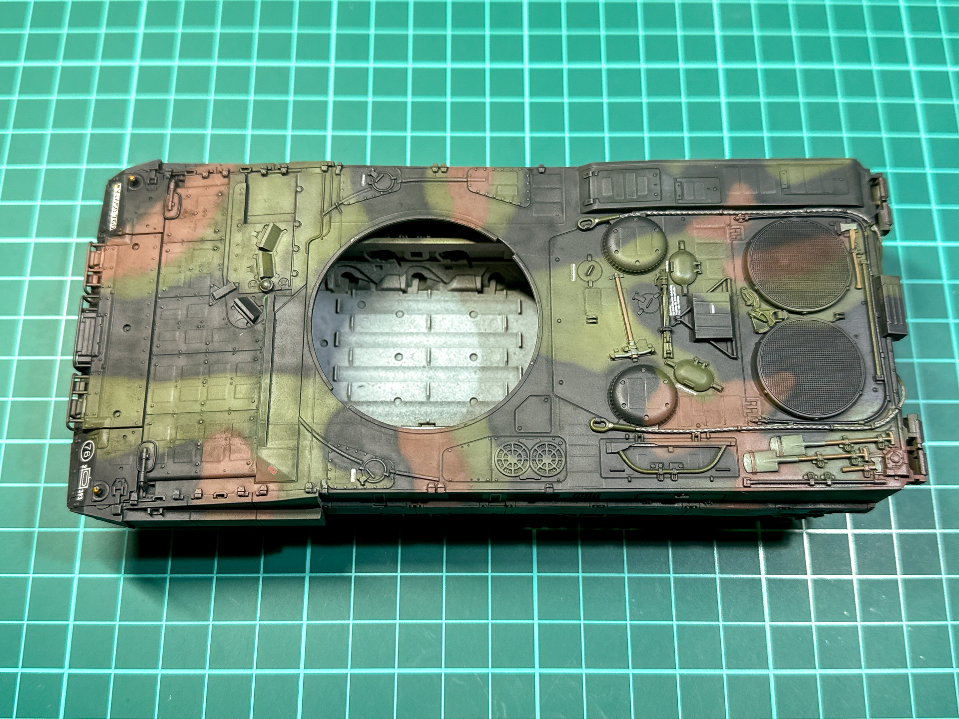 テールベルトでウォッシングすることで緑の部分が少し明るくなりました。