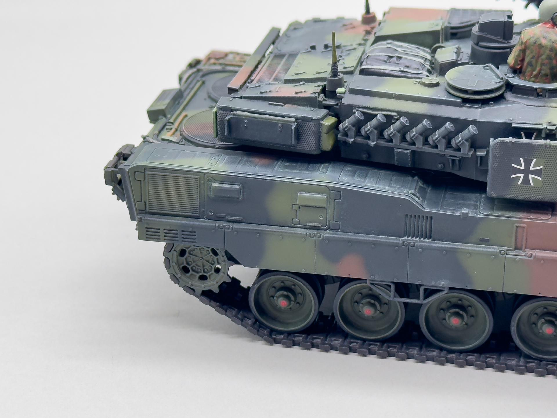 外装は複数色のウォッシングを行なうことでオリジナルの色味を表現できます。