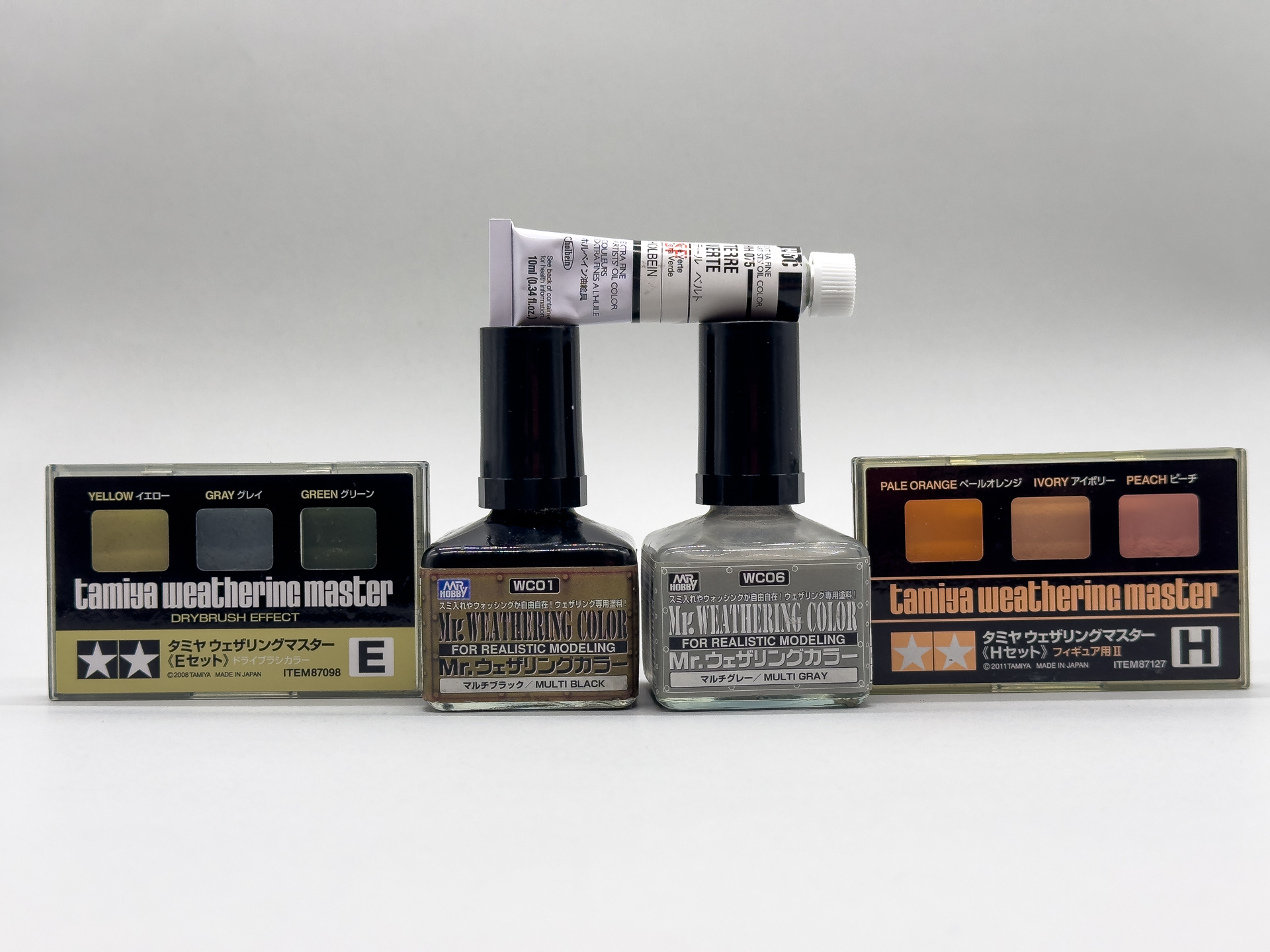 「1/48 ドイツ連邦軍主力戦車 レオパルト2 A7V」の制作に使用した塗料