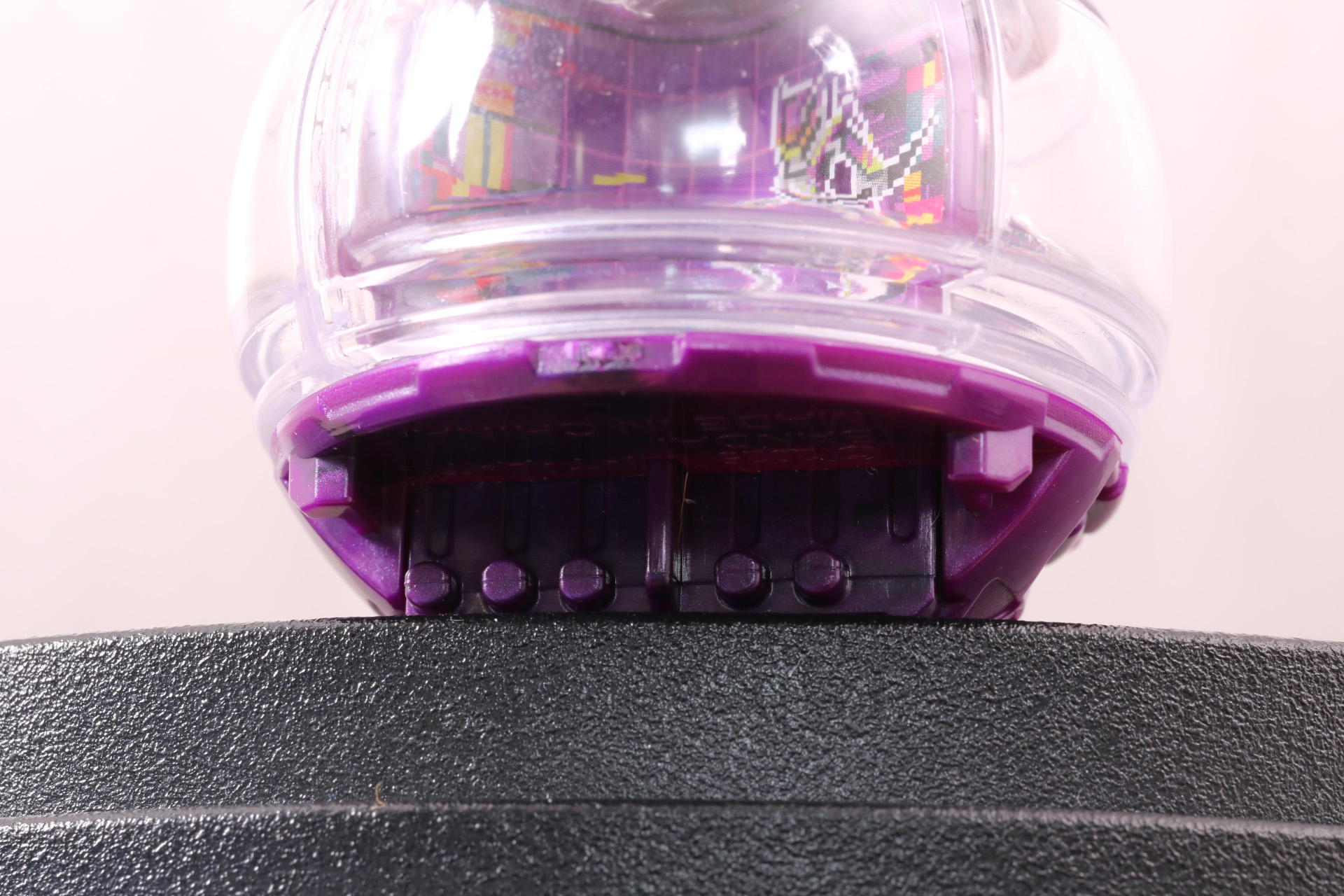 背面下部に認識ピンがある