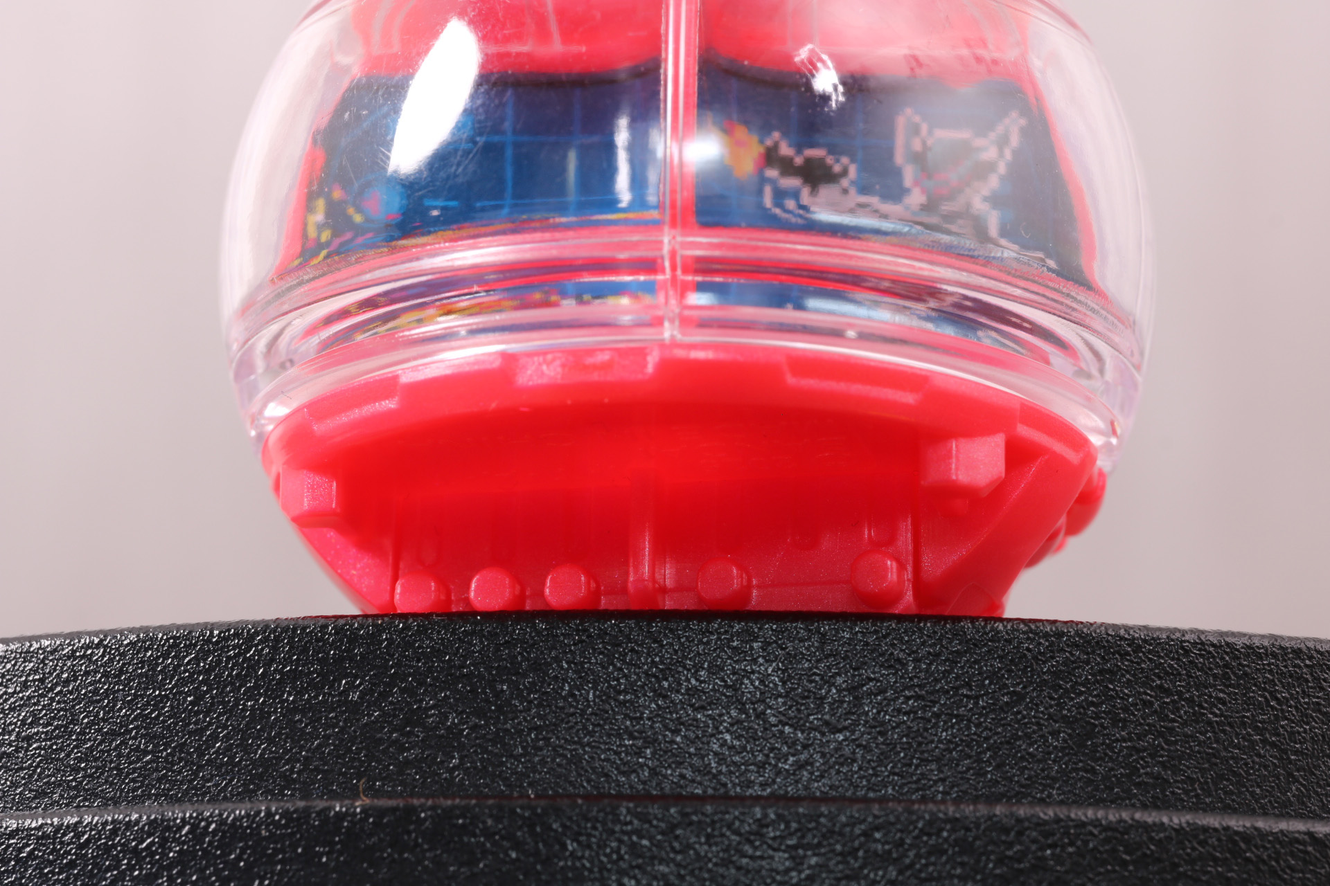 背面下部に認識ピンがある