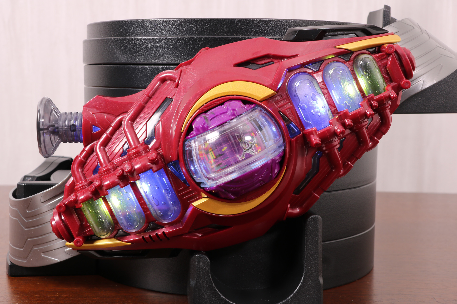 LED発光により試験管に怪しげな光が灯る