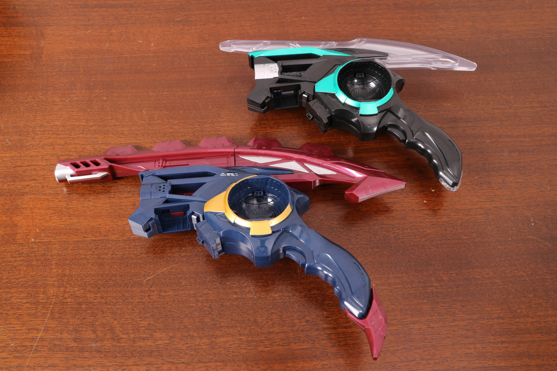 別売りの「DXブレイカムゼッツァー」ガンモードと比較