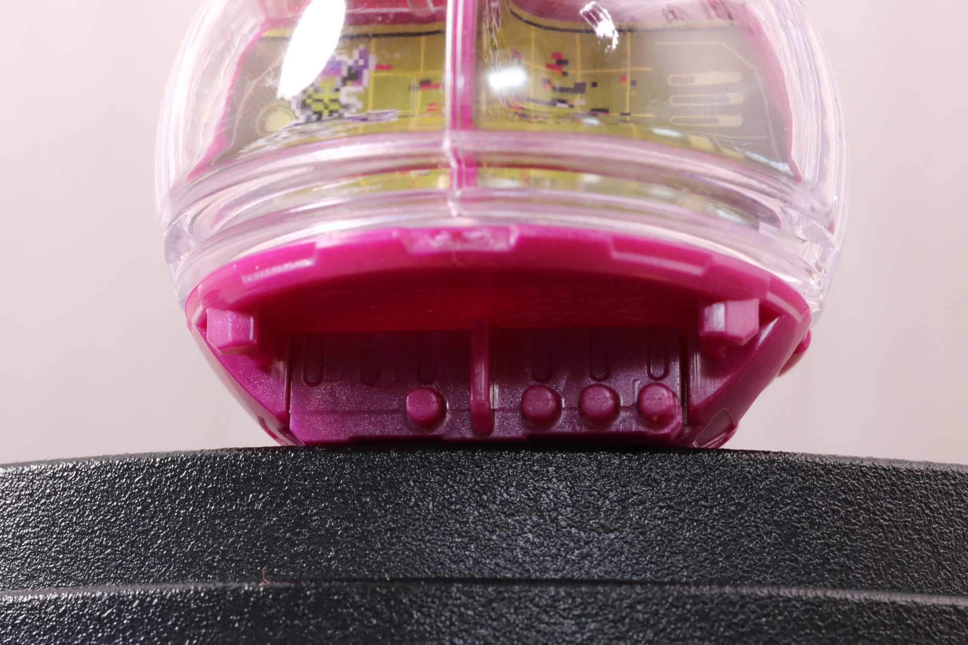 背面下部に認識ピンがある