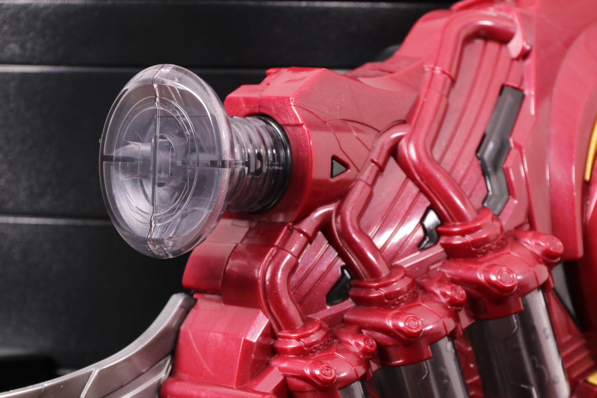 右上部にポンプ型のスイッチ。こちらもクリアパーツで造形されている